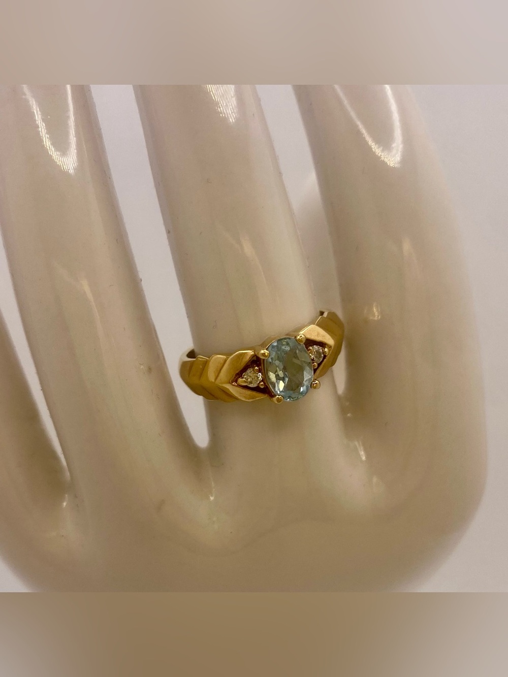 Signed Korea Gold Tone Oval Light Blue Faux Aquamarine Ring Size 7 Chevron Band